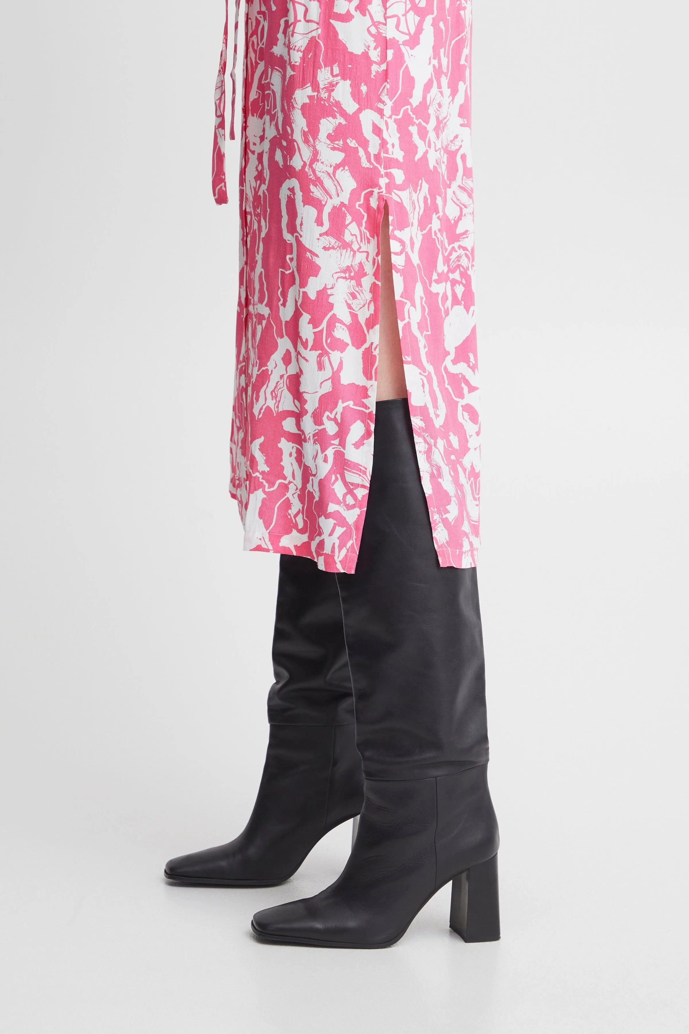 Regine Dress in Super Pink